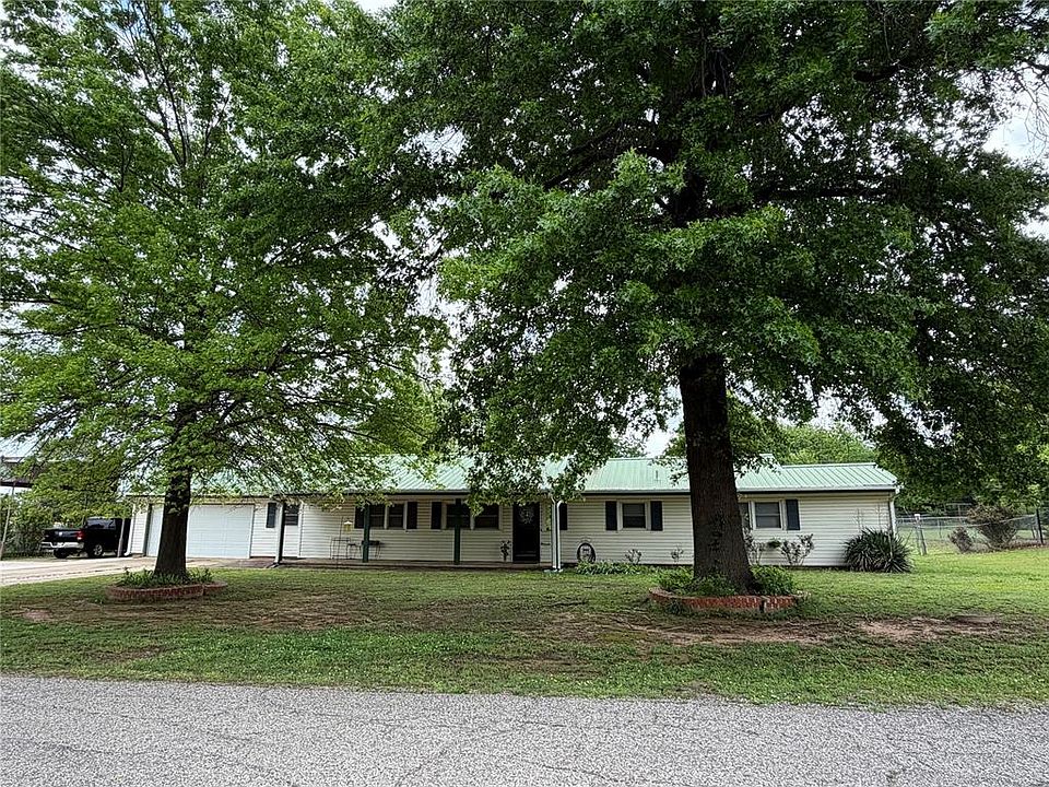 1st image of 324 S Main St