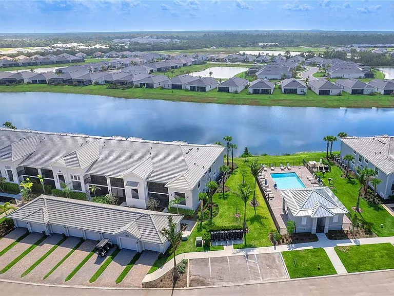 14214 Heritage Landing Blvd #817 — Photo 4