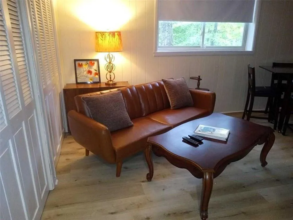 4 bed, 3.0 bath, 2030 sqft, $3,850 — Photo 3