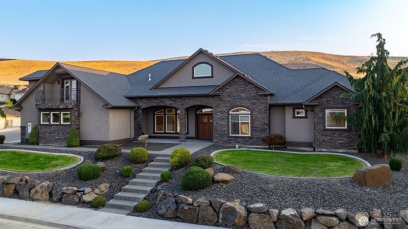 2nd image of 2303 W 49TH Avenue