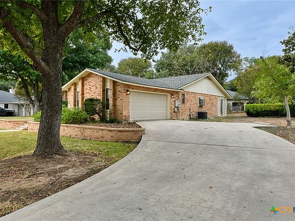 2nd image of 1823 Cypress Rapids Dr