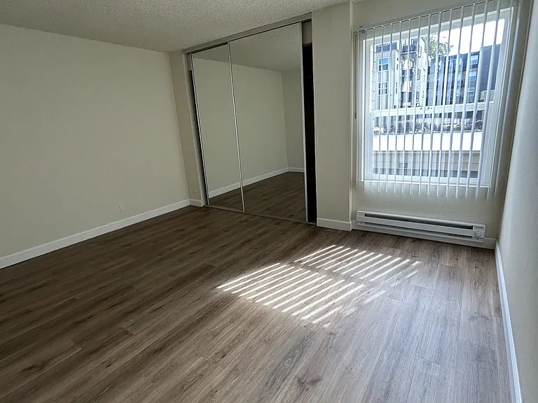 Skycrest Apartments — Photo 14