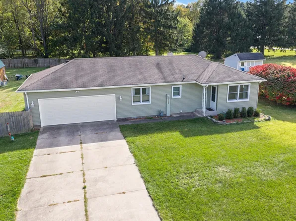 24369 Oak St, Edwardsburg, MI 49112