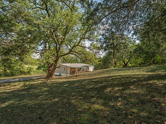 3rd image of 371 Old Mulberry Rd