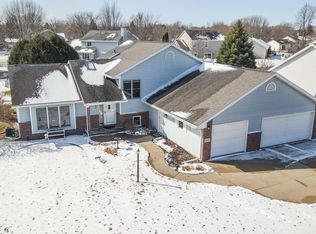 2671 Village Ln, Oshkosh, WI 54904