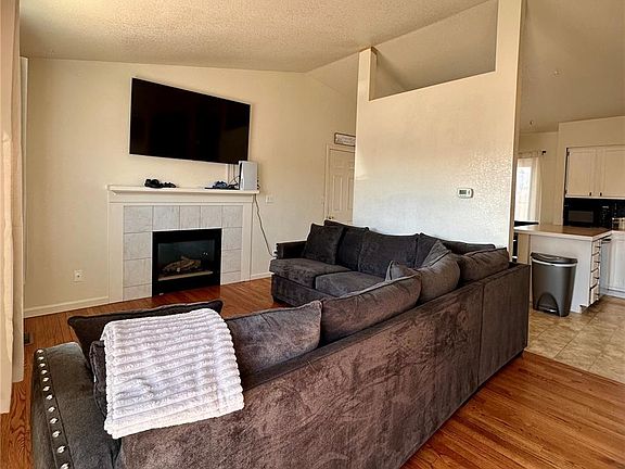 2nd image of 4751 Kings Canyon Drive