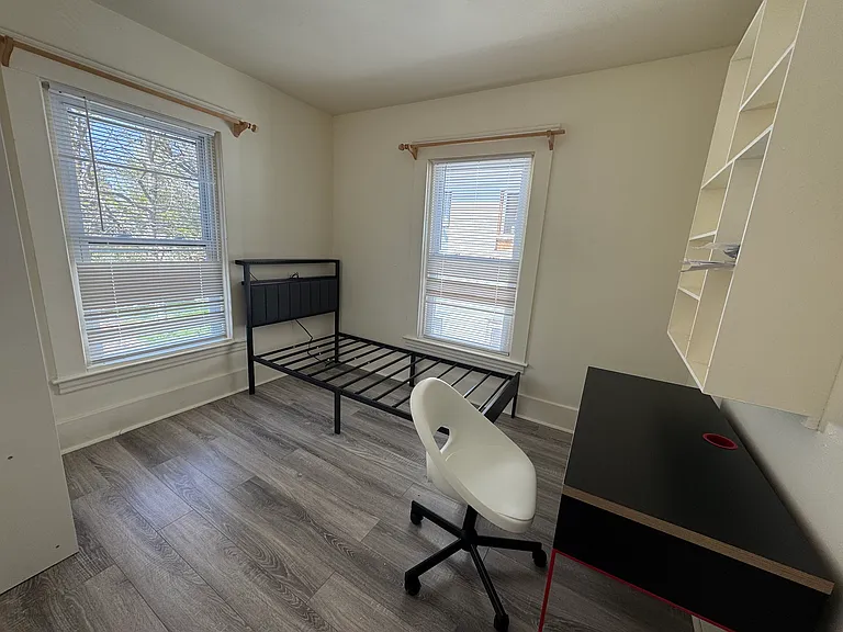 130 Roosevelt Ave #5 — Photo 13