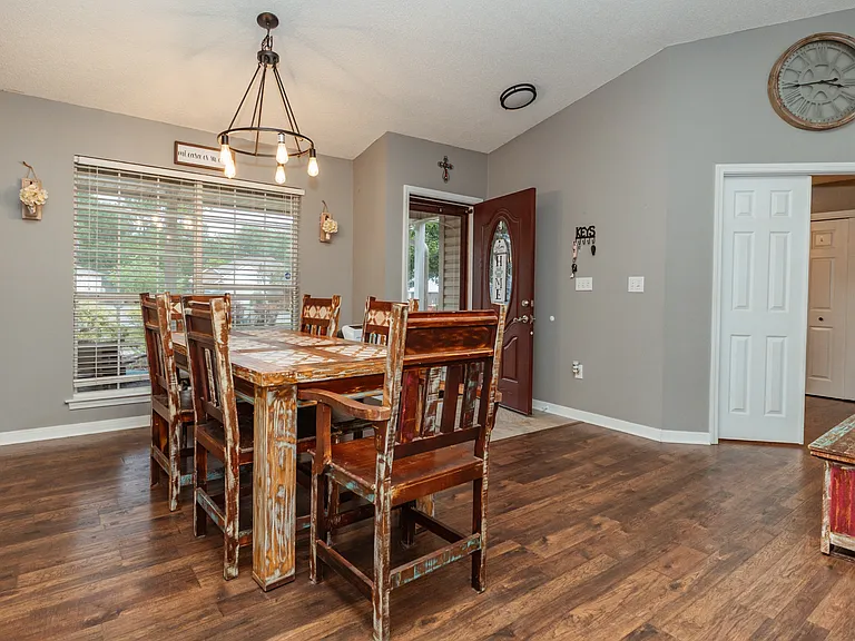 425 Whirlaway Ct — Photo 4