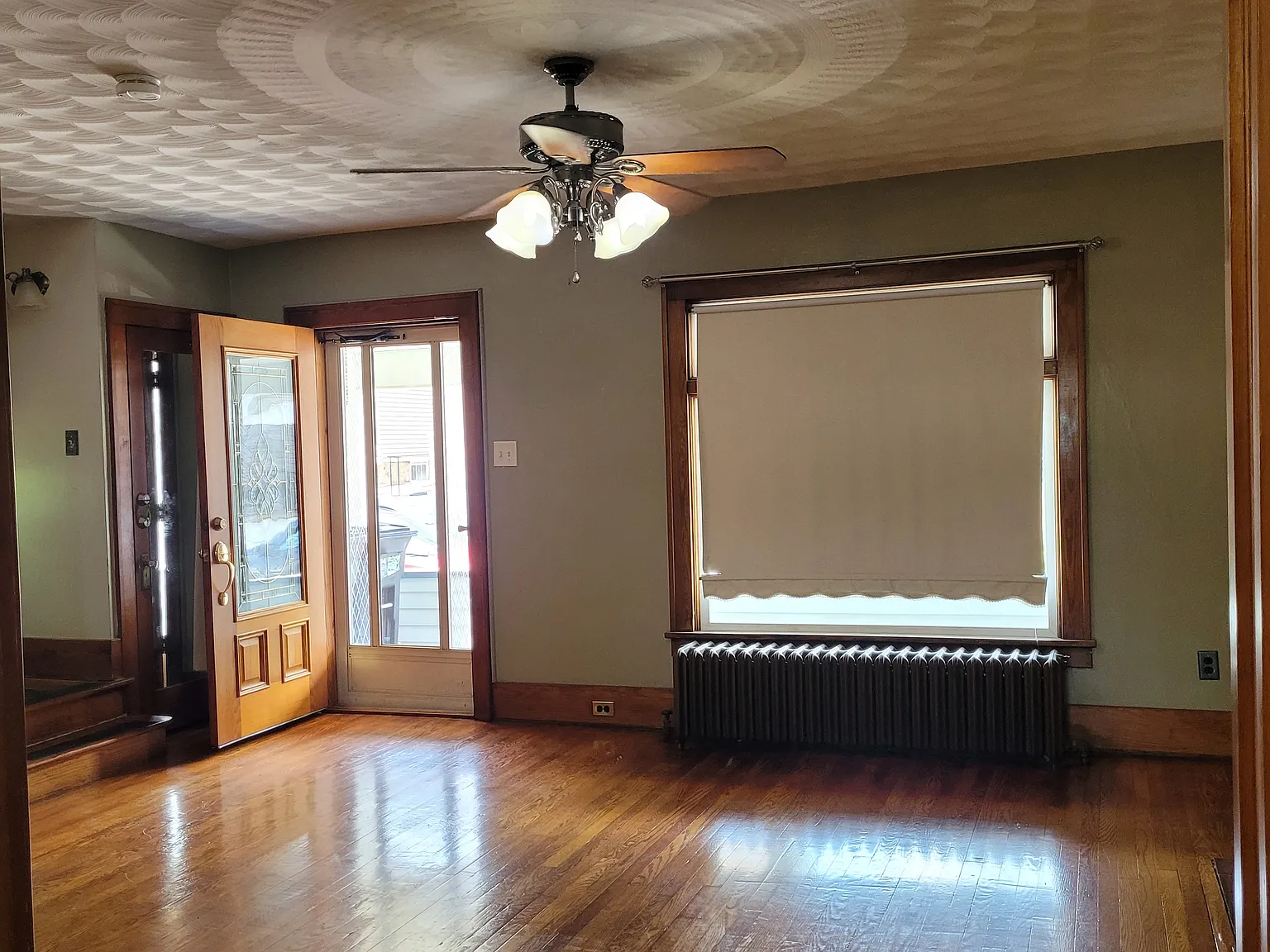 3 bed, 1200 sqft, $1,100 — Photo 4