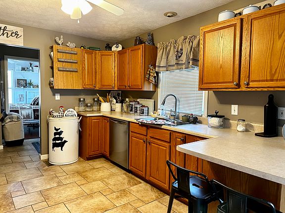 3rd image of 84 N Deer Cliff Dr