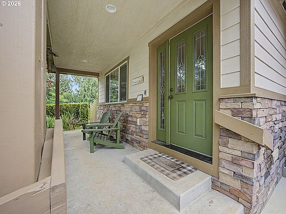 5th image of 18377 Davis St