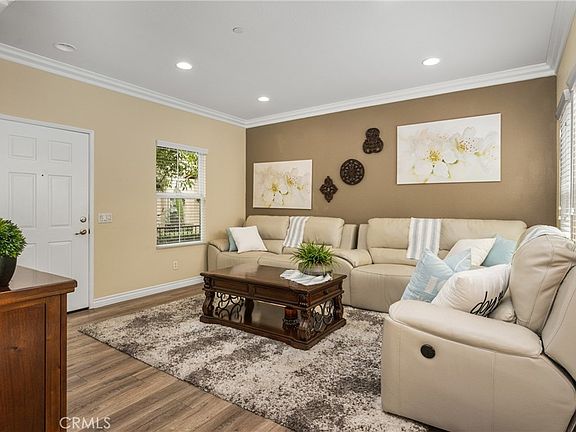 3rd image of 253 E Santa Fe Ct