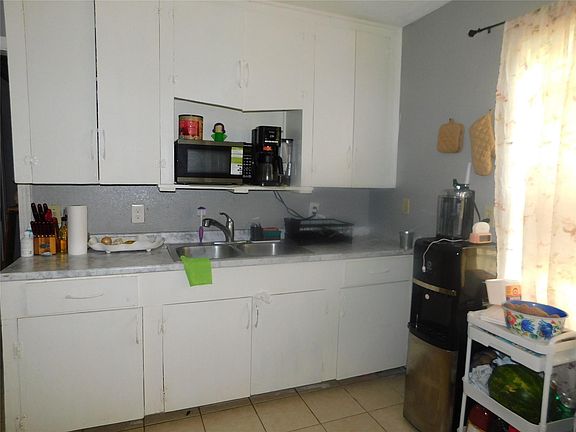 5th image of 1716 Roxella St