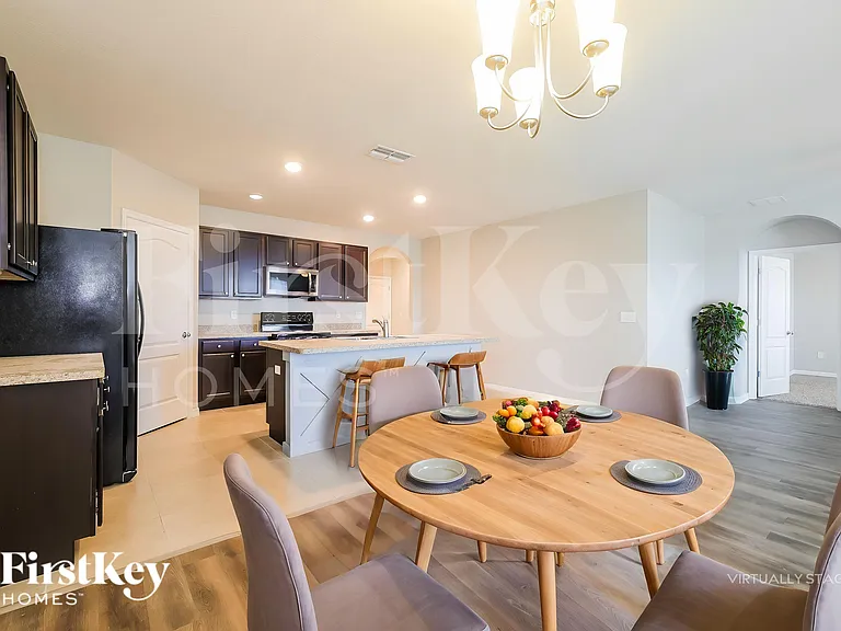 211 Bella Dr — Photo 6
