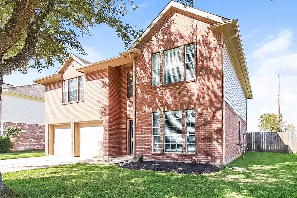 3 bed, 2.5 bath, 2353 sqft, $2,200 — Photo 1