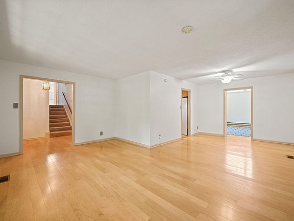 5th image of 2500 W Woodrow St