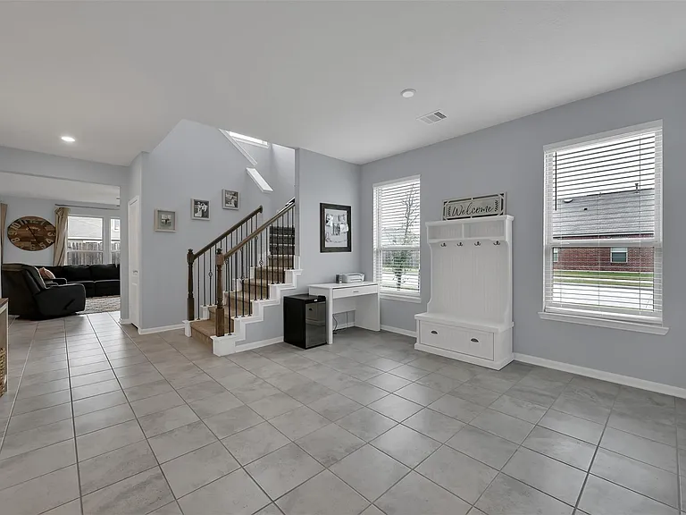 1127 Littleton Ct — Photo 5