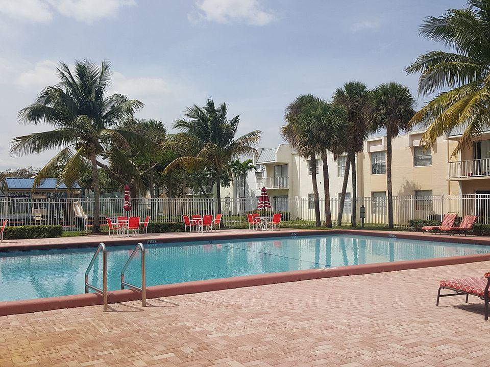 Pool Area of Clear Lake Palms