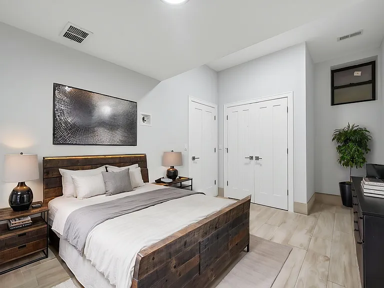 1827 N California Ave #1 — Photo 12