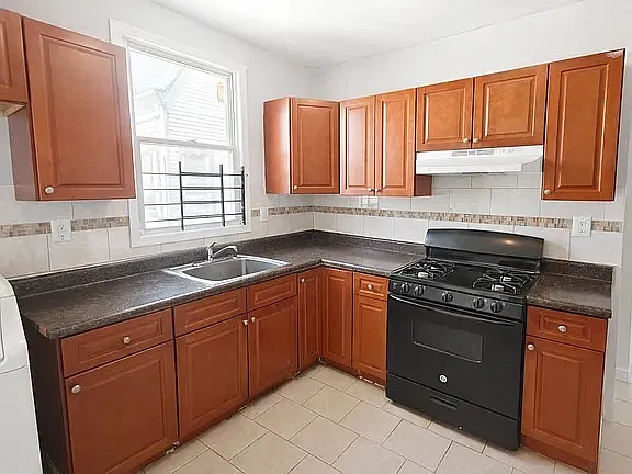 85 Littleton Ave #B — Photo 4