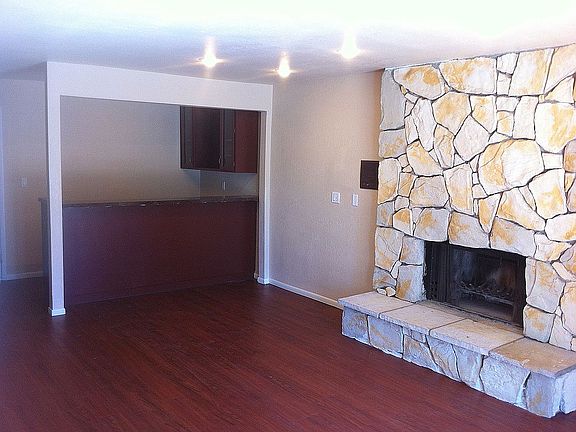 3rd image of 4421 Campus Cir