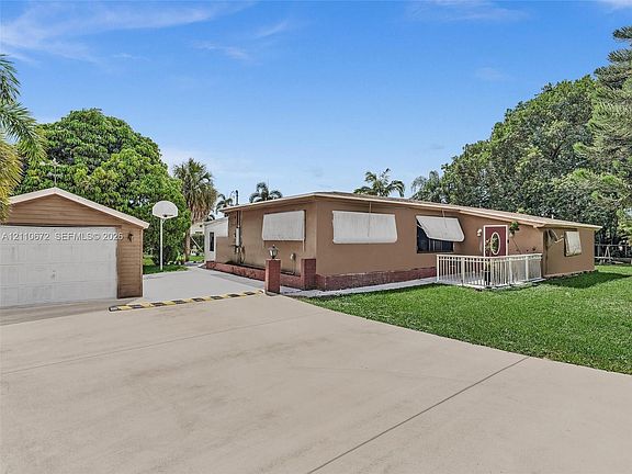 4th image of 5220 SW 26th Ter