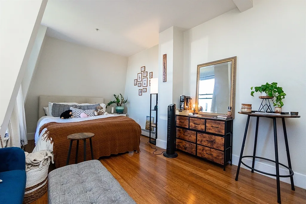 Building Photo - 483 Beacon St #Penthouse 6