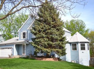 922 Paddock Dr, Carol Stream, IL 60188