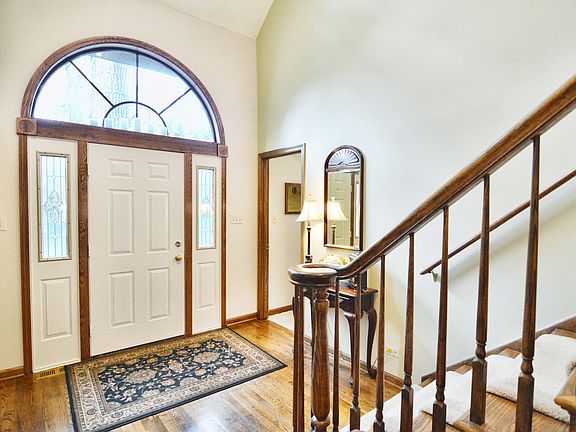 5th image of 820 Kingston Ln