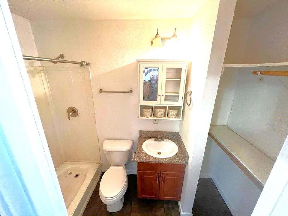 2nd image of 2301 Beach Ln #5B