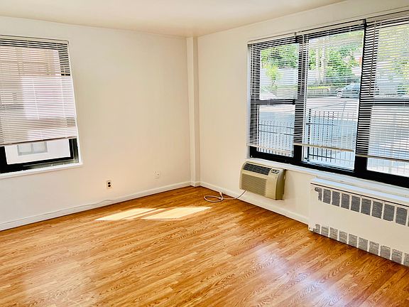4th image of 49 Davis Ave #2B