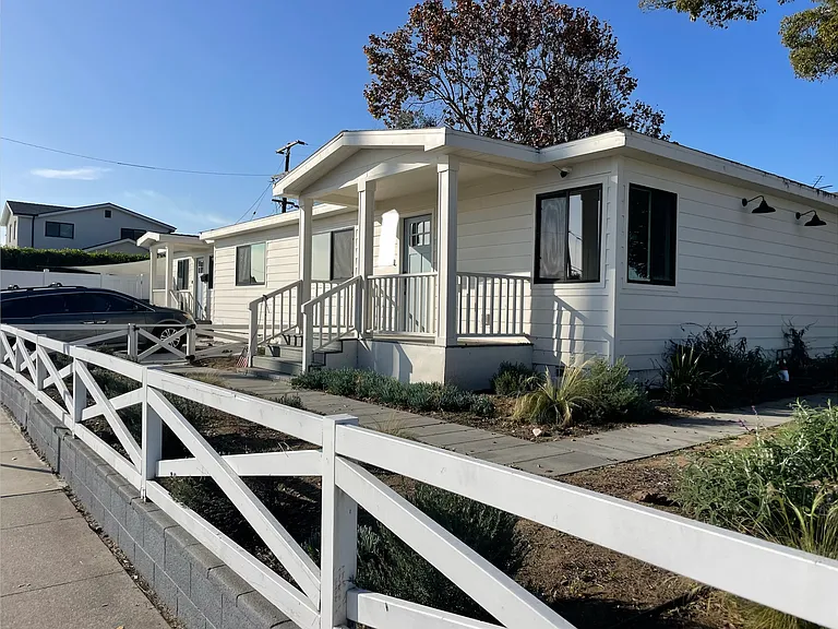 14005 Ocean Gate Ave — Photo 1