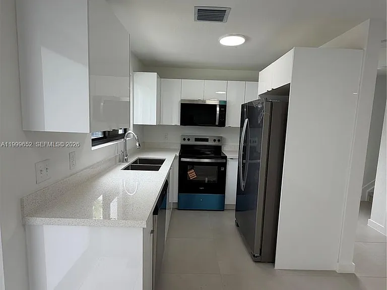8034 NW 14th Pl #8034 — Photo 3
