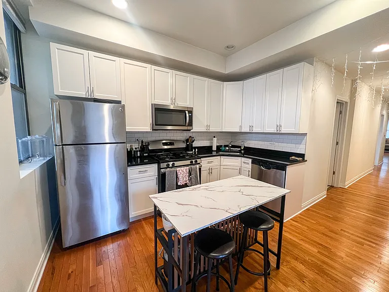 710-16 W Buckingham Pl — Photo 9