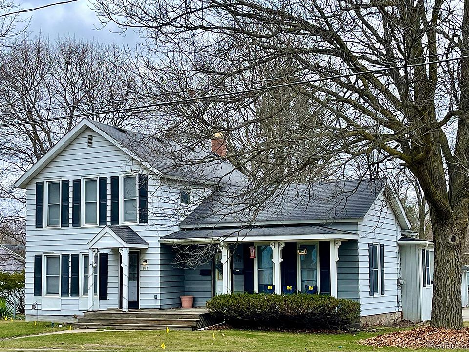 1st image of 816 W Shiawassee Ave