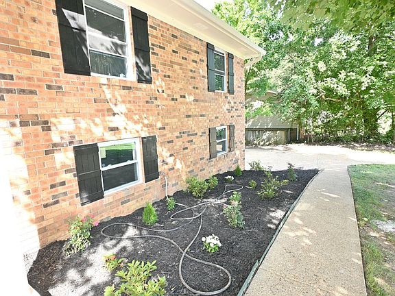 5th image of 1829 Bay Hill Dr