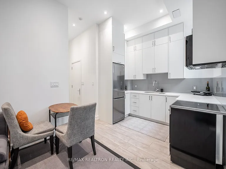10 Katherine Rd #LOWER — Photo 21