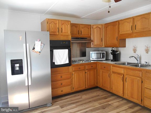3rd image of 5841 Hudson Wharf Rd