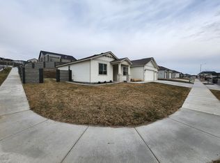 5668 W 32nd Ave, Kennewick, WA 99338
