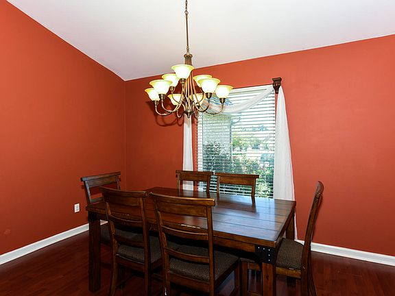 5th image of 310 Orchard Dr