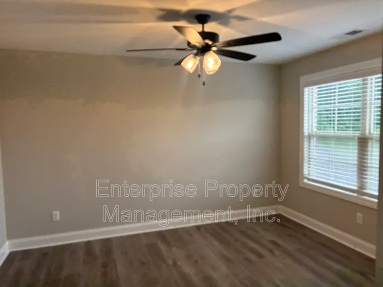 564 Holden Dr — Photo 28