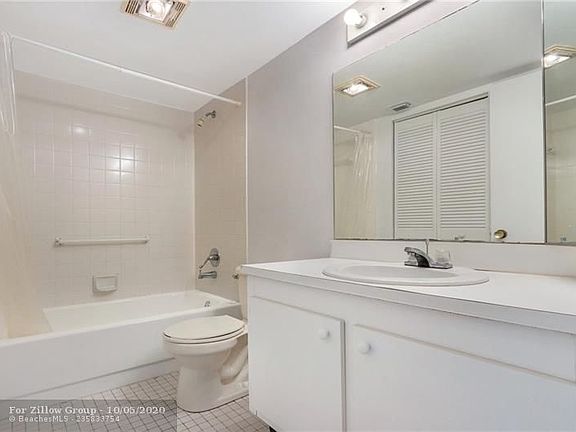 5th image of 1400 SW 124th Ter APT Q105