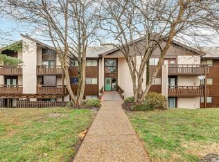 1400 Heritage Lndg #11, Saint Charles, MO 63303
