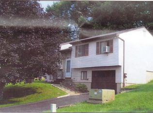 25 Valley View Dr, Danbury, CT