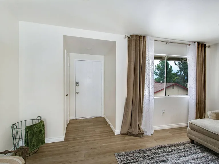 405 Nobel Ave #C — Photo 17