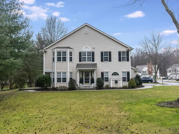 18 Burnham Dr, Pompton Plains, NJ 07444