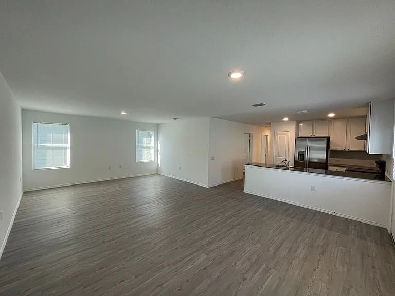 1019 Magrum Way — Photo 5