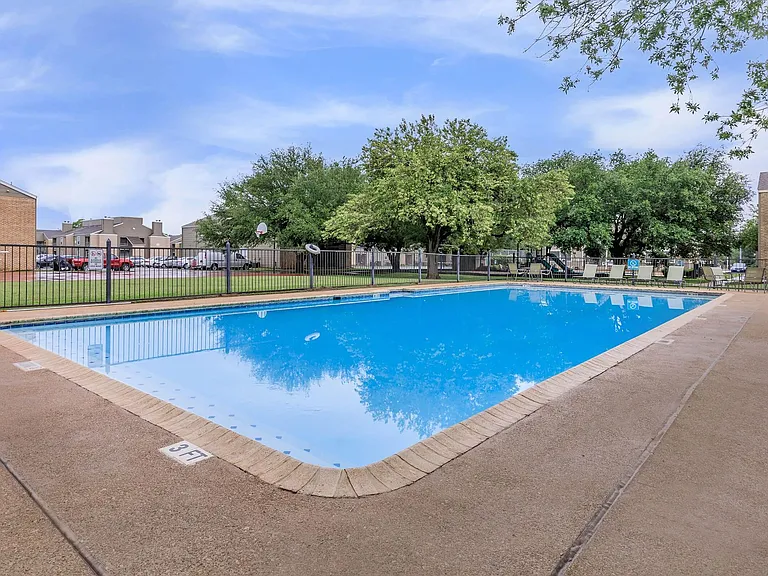 Summers Bend Apartments — Photo 22