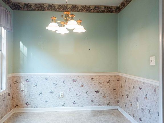3rd image of 212 Lee Road 2075