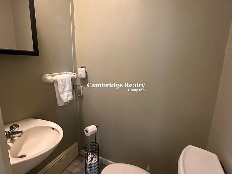 374 Highland Ave #A — Photo 11
